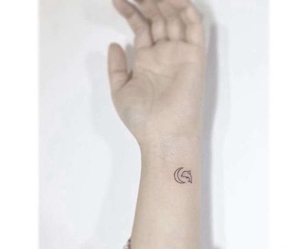 小清新手腕月亮海豚纹身图案