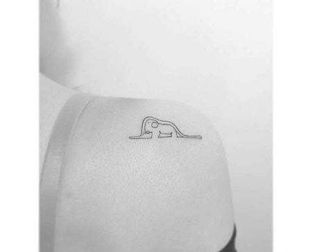 小清新后肩狗纹身图案