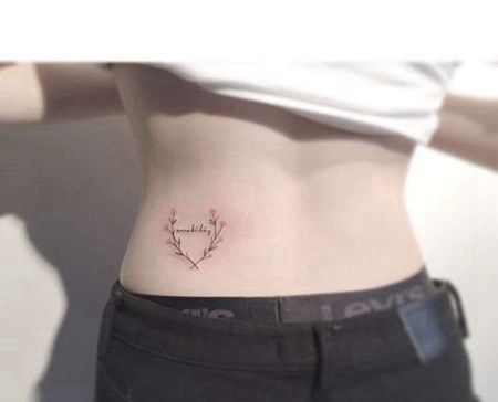 小清新后腰花卉纹身图案