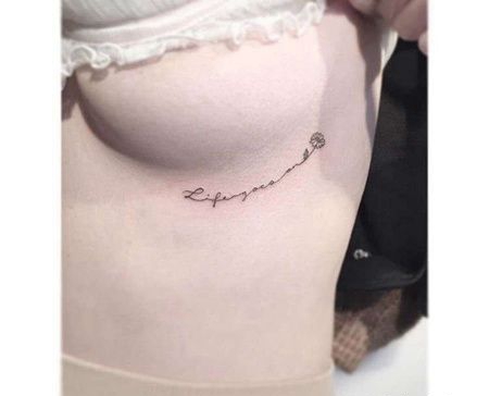 小清新胸下字母纹身图案
