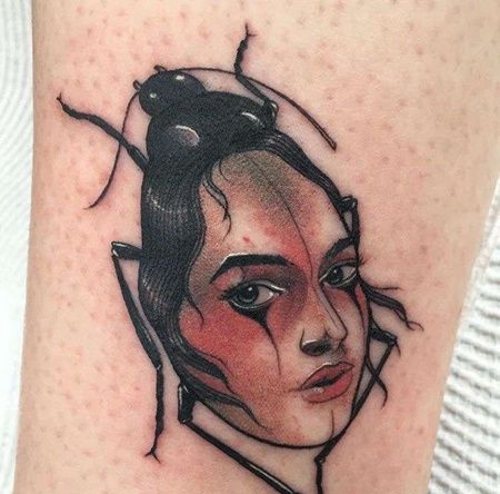 New School大腿蟑螂女人纹身图案