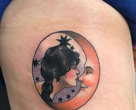 New School侧腰月亮女人纹身图案