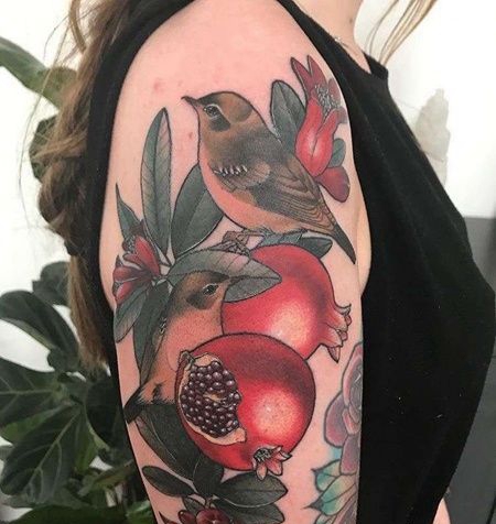 New School大臂石榴鸟纹身图案