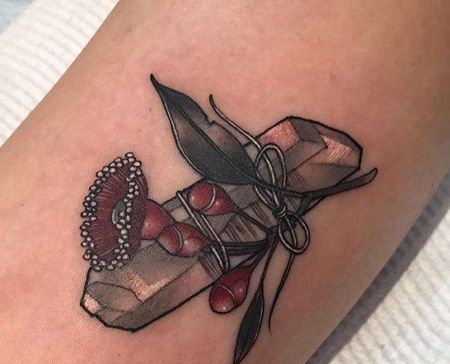 New School大腿宝石花卉纹身图案