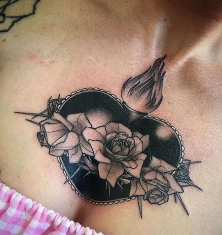 Old School前胸玫瑰心纹身图案