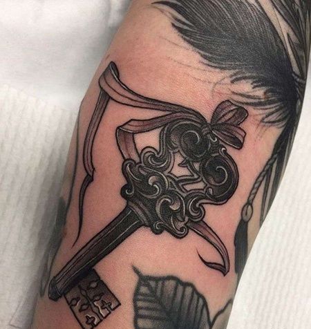 New School小臂钥匙纹身图案