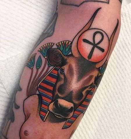 New School小腿牛纹身图案