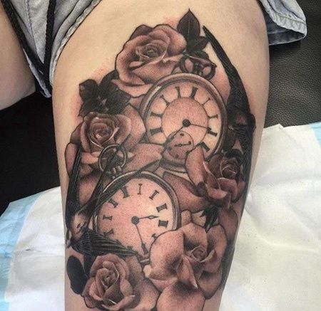 New School大腿玫瑰钟表燕子纹身图案