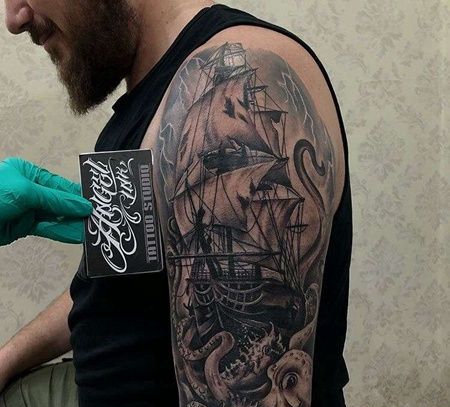 写实大臂帆船章鱼纹身图案