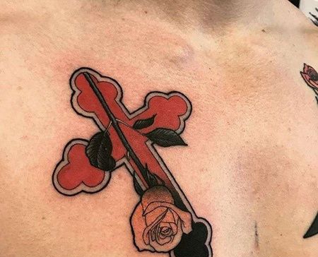 New School前胸十字架玫瑰纹身图案