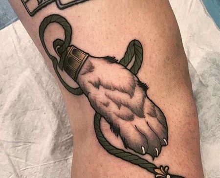 New School大腿爪子纹身图案