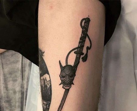 New School大腿武士刀纹身图案