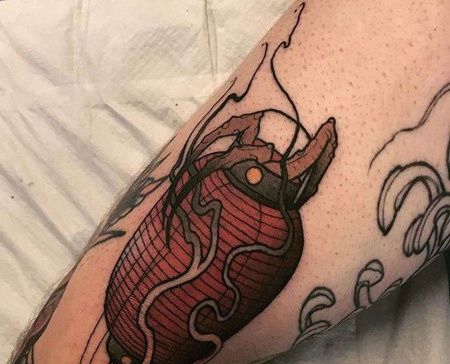 新传统大臂灯笼纹身图案