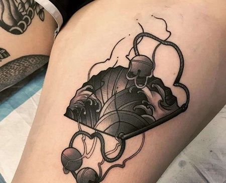 新传统小腿扇子铃铛纹身图案