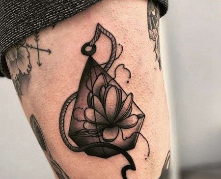 New School小腿荷花宝石纹身图案