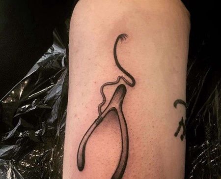 New School小腿弹弓纹身图案