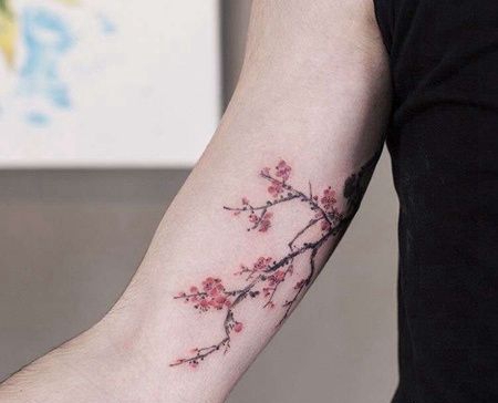 水彩大臂梅花纹身图案