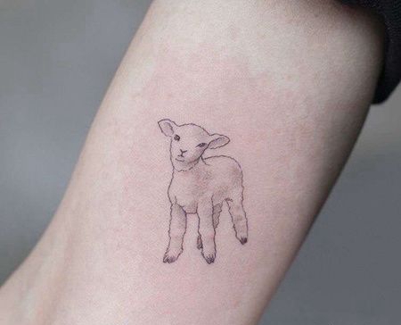 小清新大臂羊纹身图案