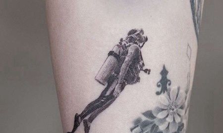 写实小腿潜水员纹身图案