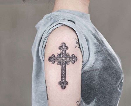 New School大臂十字架纹身图案