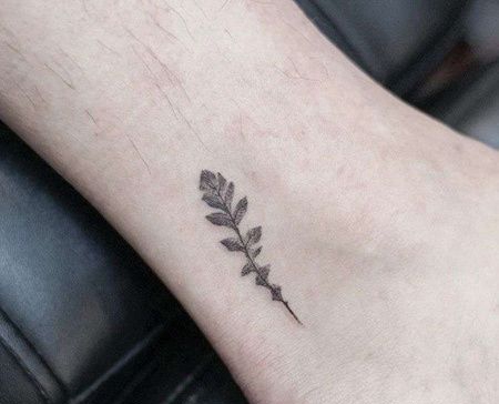 点刺脚踝叶子纹身图案