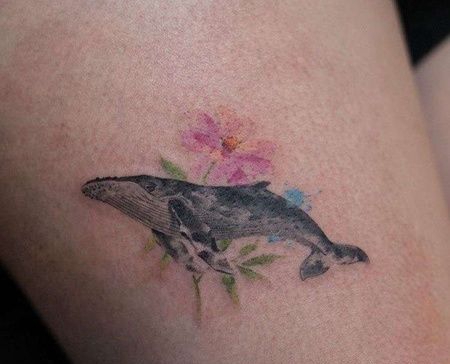小清新大腿鲸鱼花卉纹身图案