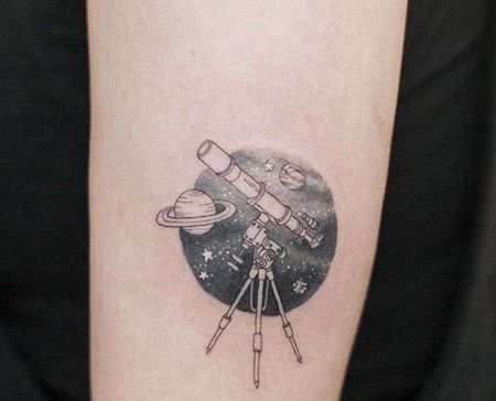 小清新小臂望远镜纹身图案