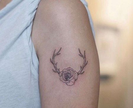 小清新大臂玫瑰鹿角纹身图案