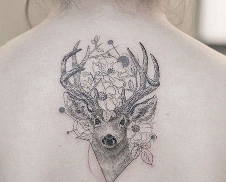 小清新后背鹿纹身图案