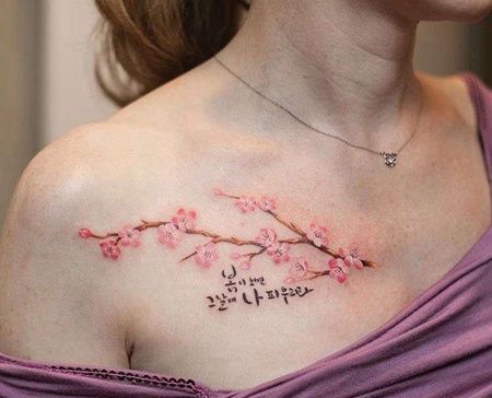 小清新锁骨梅花纹身图案