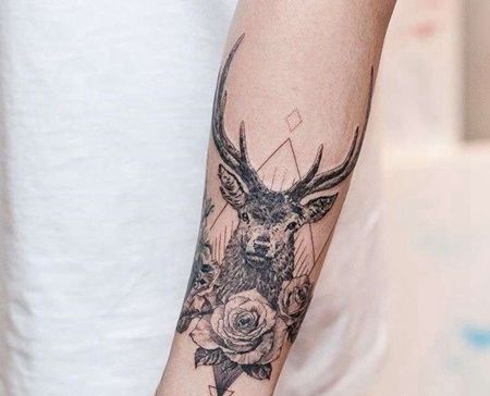 New School小臂鹿玫瑰纹身图案
