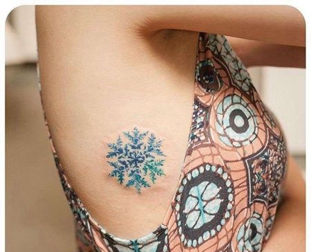 水彩侧腰雪花纹身图案