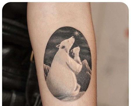 小臂北极熊纹身图案