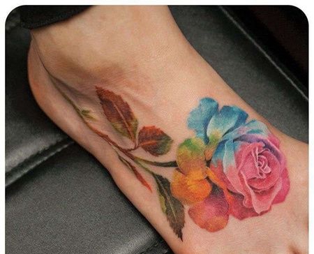 水彩脚背玫瑰纹身图案