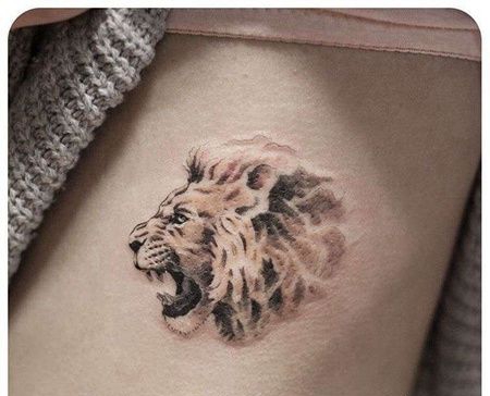 New School侧腰狮子纹身图案