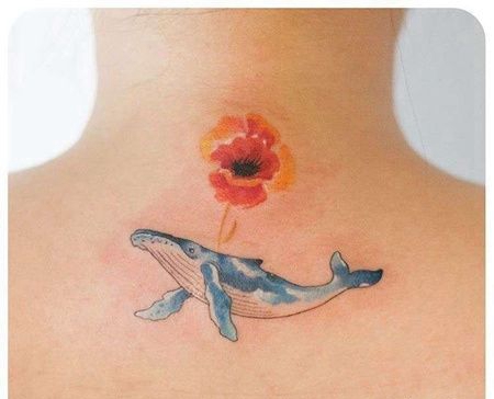水彩后颈鲸鱼花卉纹身图案