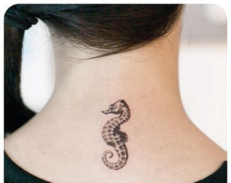小清新后颈海马纹身图案