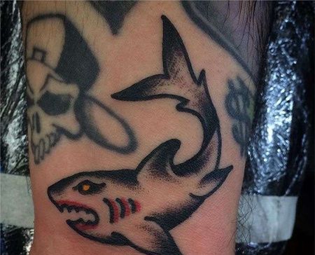 Old School手腕鲨鱼纹身图案