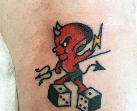 Old School小臂恶魔骰子纹身图案