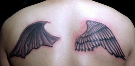 背部天使与恶魔的翅膀纹身图案