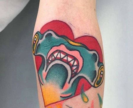 Old School小臂鲨鱼纹身图案