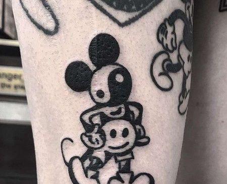 Old School大臂米老鼠纹身图案