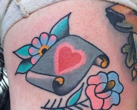 Old School大腿玫瑰信纸纹身图案