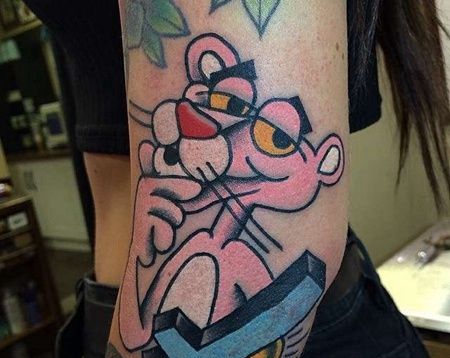 Old School小臂粉红豹纹身图案