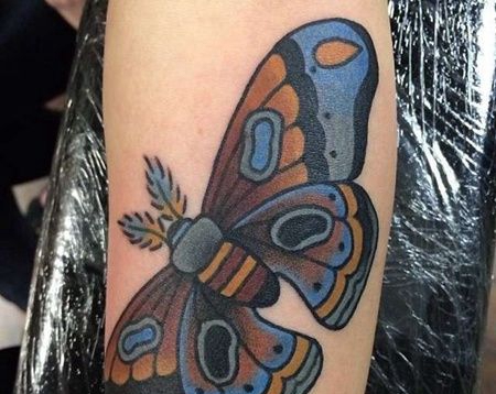 Old School小臂蛾子纹身图案