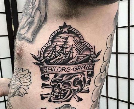 Old School侧腰骷髅帆船纹身图案