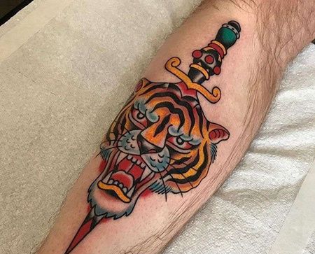 Old School小腿匕首老虎纹身图案