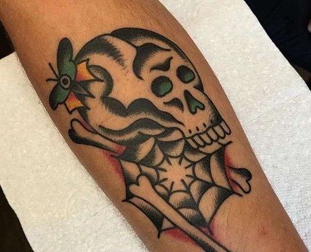 Old School小臂骷髅蜘蛛网纹身图案
