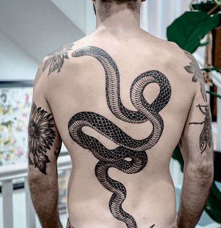 新传统后背蛇纹身图案