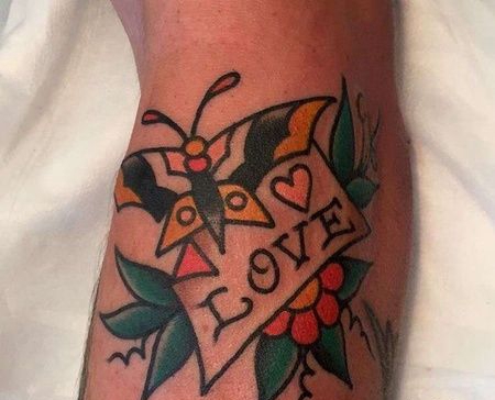 Old School小臂蝴蝶信纸纹身图案